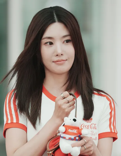 Kwon Eunbi resmi