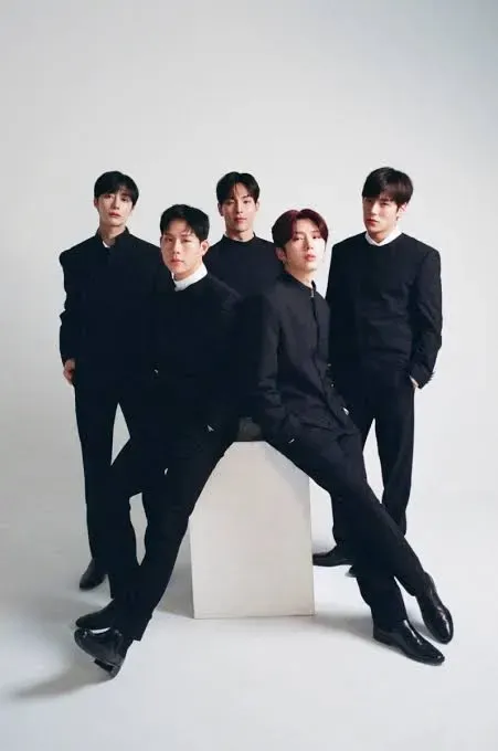 MONSTA X resmi