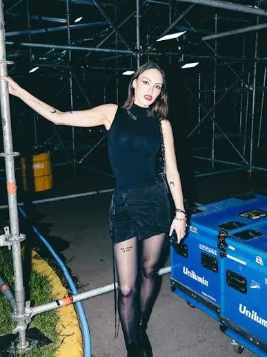 Sara Landry resmi