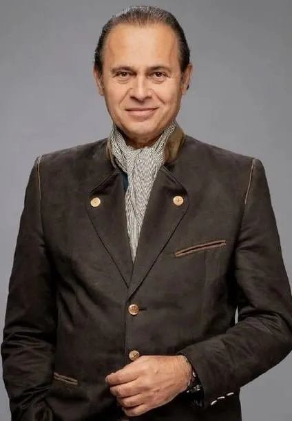 Ayhan Sicimoğlu resmi