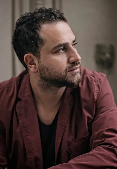 Bora Duran resmi