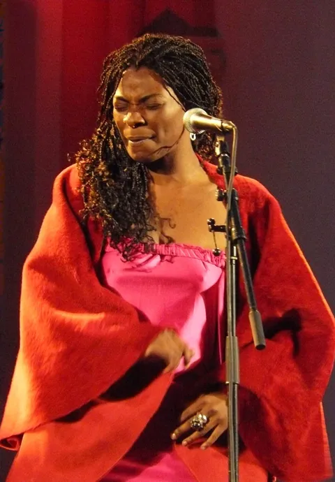 Buika resmi
