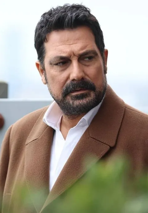 Bülent İnal resmi