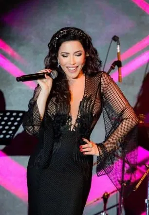 Burcu Güneş resmi