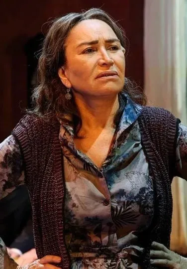 Demet Akbağ resmi