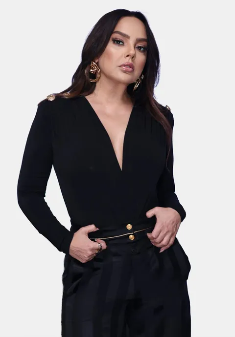 Ebru Gündeş resmi