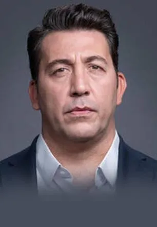 Emre Kınay resmi