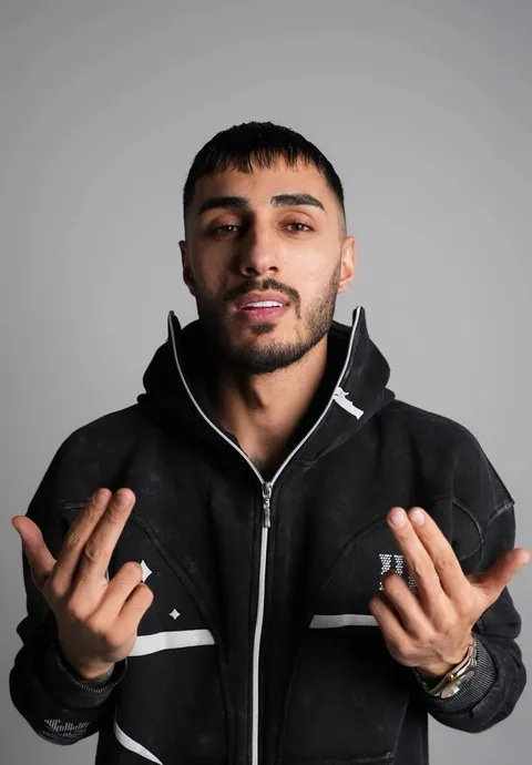Era7capone resmi