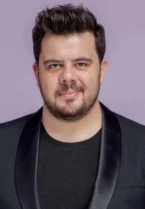 Eser Yenenler resmi
