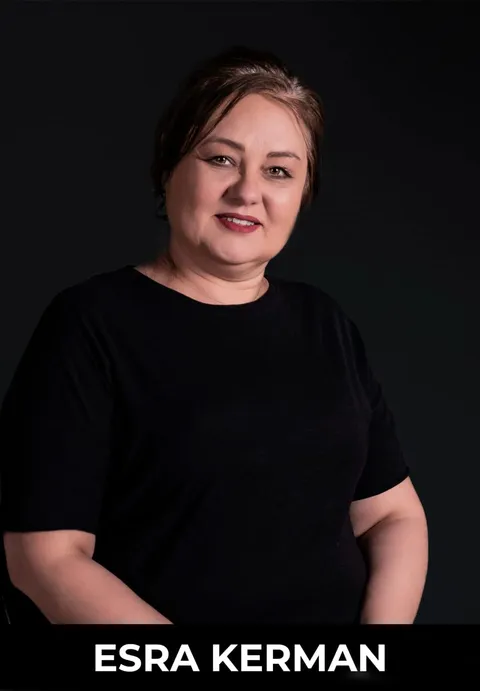 Esra Kerman resmi