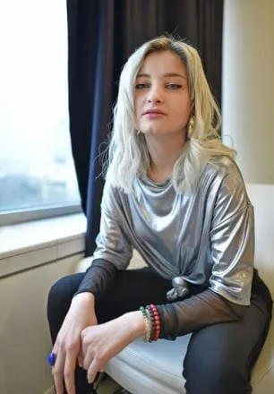 Güliz Ayla resmi