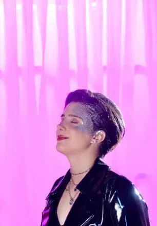 Hande Mehan resmi