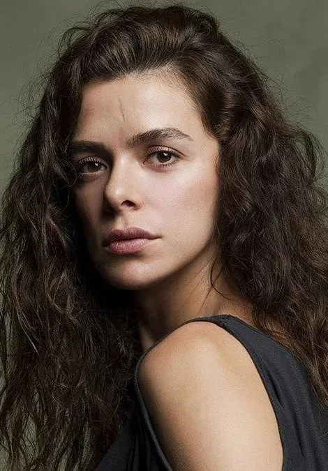 Özge Özpirinçci resmi