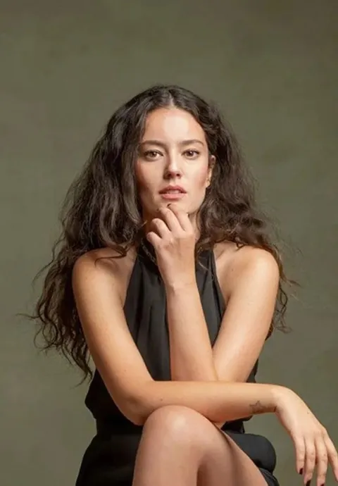 Pelin Akil resmi