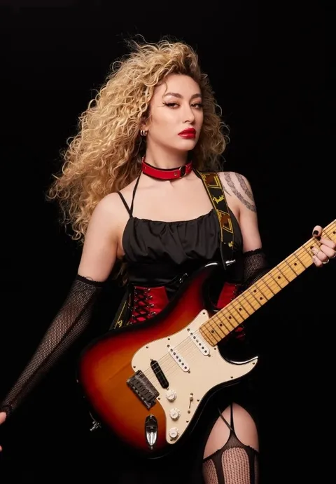 Sena Şener resmi