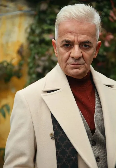Zafer Algöz resmi