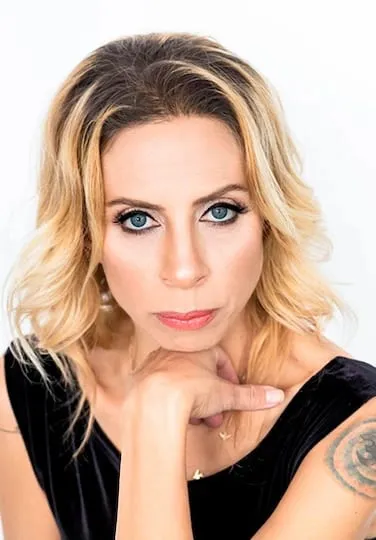 Zeynep Casalini resmi