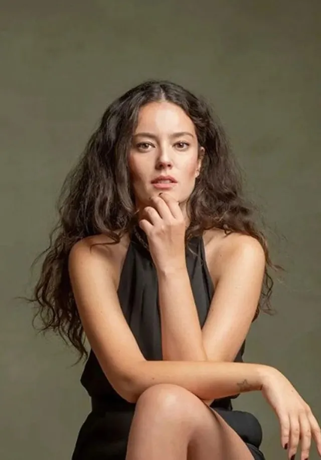 Pelin  Akil