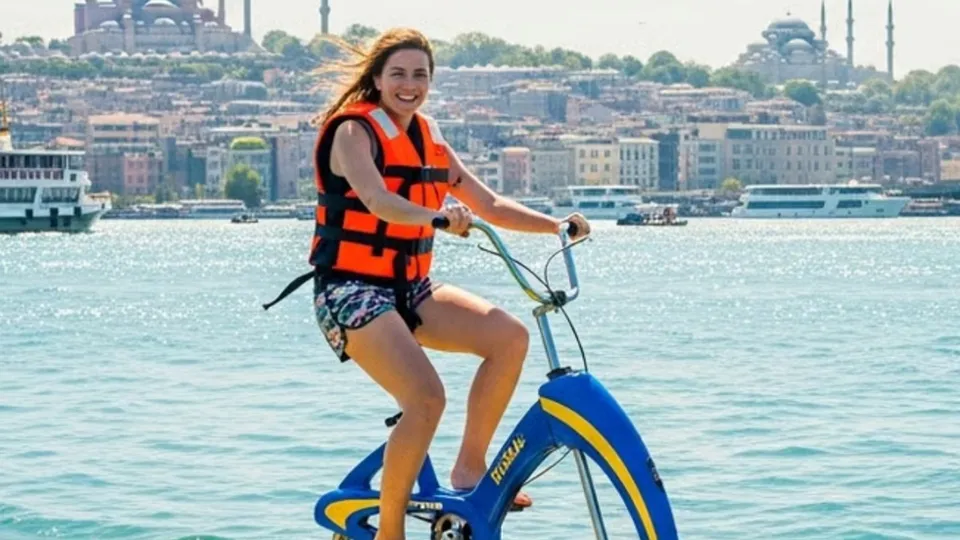 Boğaz'da Su Bisikleti Macerası card