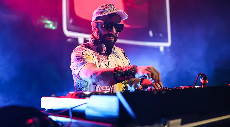 Dj Hakan Küfündür ile 90'lar 2000'ler Türkçe Pop Parti küçük resim