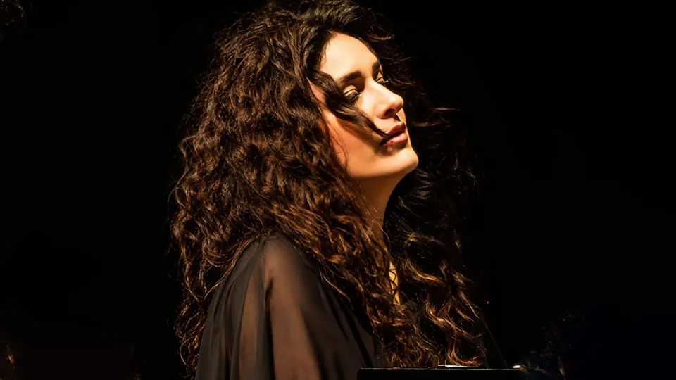 Aforizmalar 432 Anjelika Akbar Konser Buluşması thumbnail