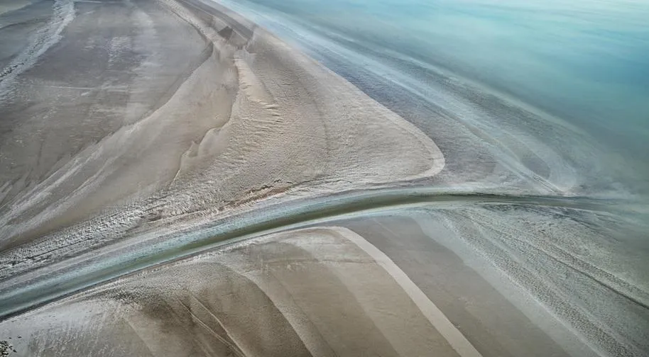 Edward Burtynsky: Dönüşen Yeryüzü card