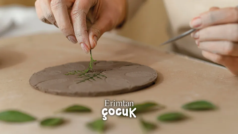 BOTANICA: Anadolu’nun Bitkileri Sergisi Kapsamında - Kil Üzerine Bitki Baskı (7-9 Yaş) thumbnail