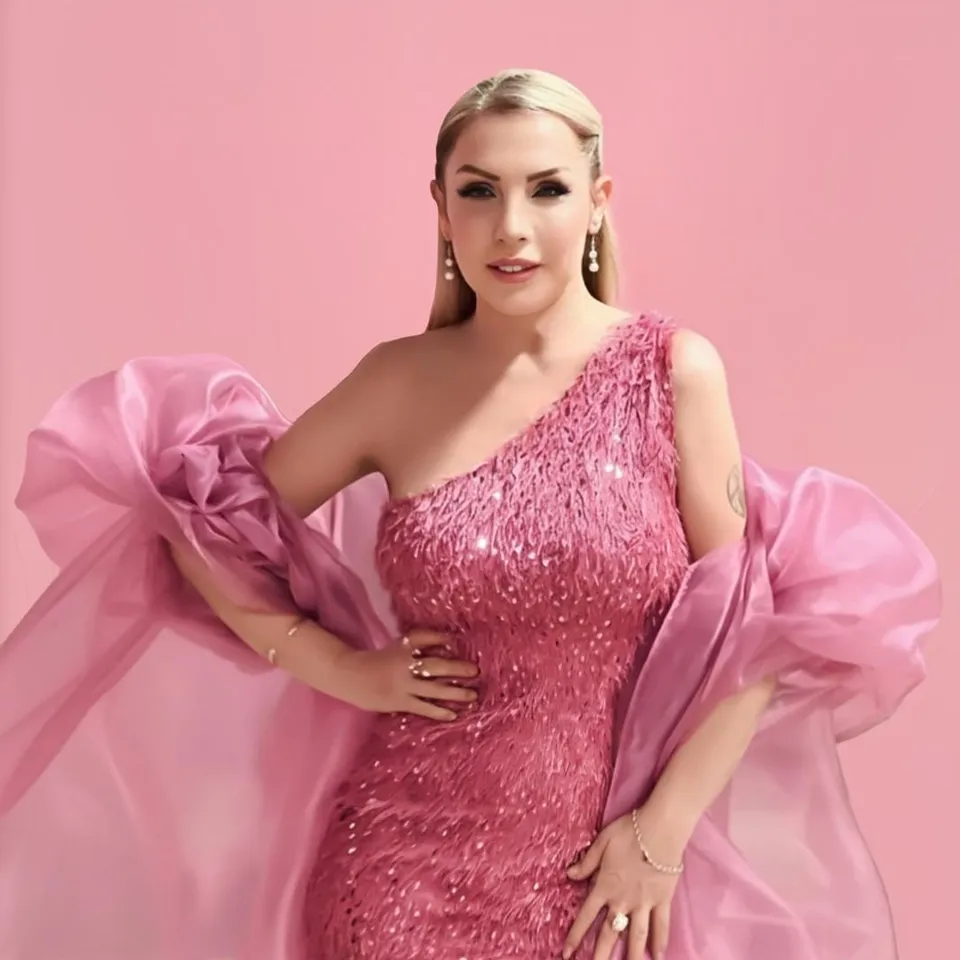 Zeynep Dizdar card