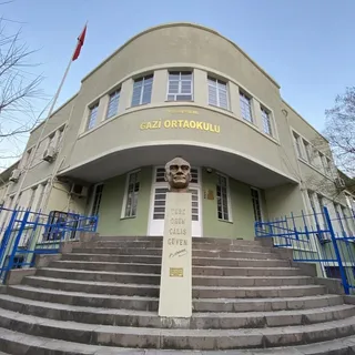 Alsancak Gazi Ortaokulu Sahnesi mekan görseli