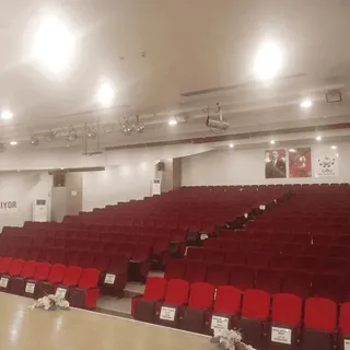 Çiğli Belediyesi Fakir Baykurt Salonu mekan görseli
